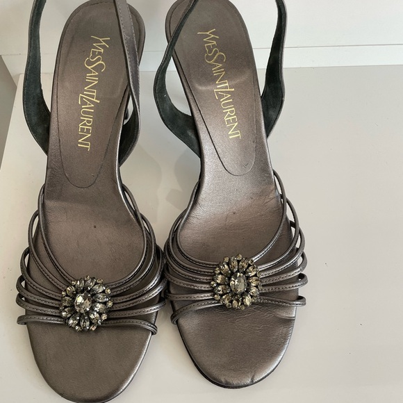 YvesSaintLaurent Pre-Owned Leather Sandals Gray Size 7 with rhinestones. - Picture 4 of 5